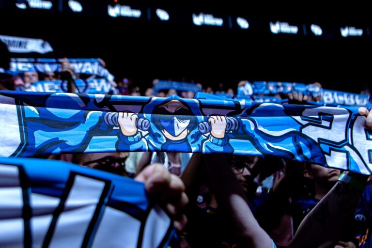 Esportsjaals op maat voor de supporters van Le Blue Wall en Karmine Corp